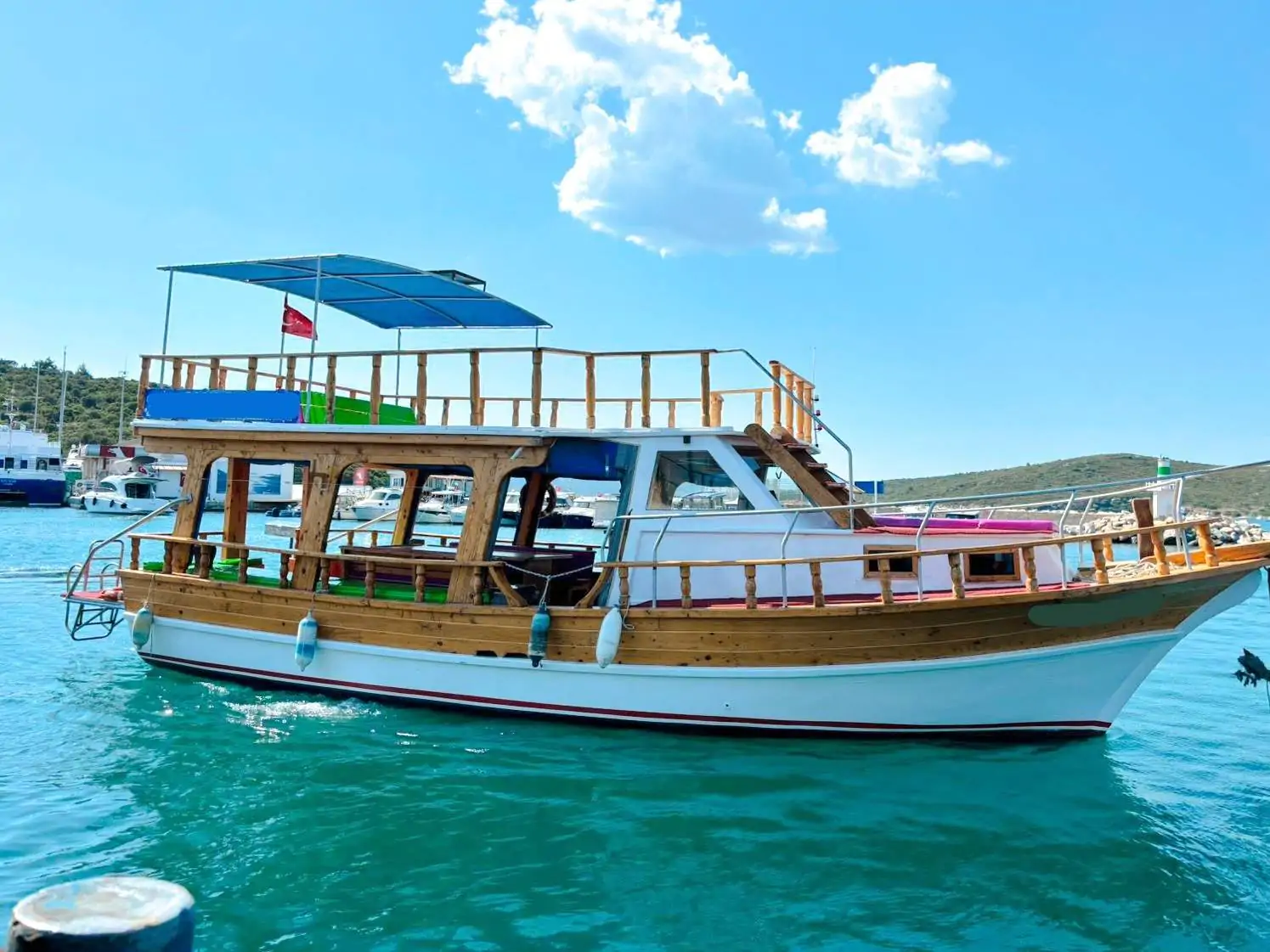 İzmir Çıkışlı 12 Kişilik Özel Tekne Turu | Doğum Günü & Bride Party Organizasyonları