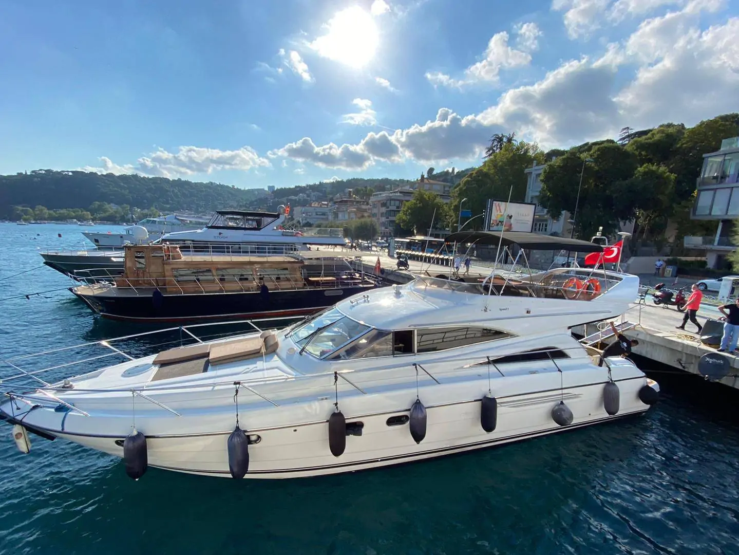 Luxury Motor Yacht Charter Hourly/Daily in Bebek İstanbul