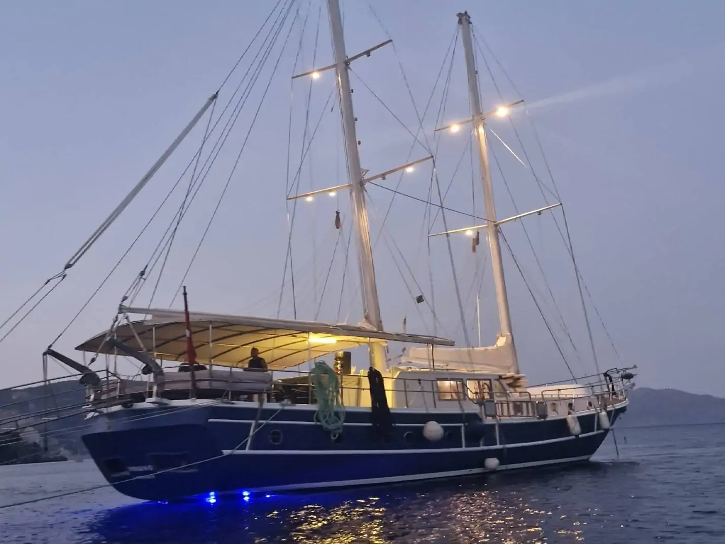Marmaris Çıkışlı 23 Metre Lüks Gulet Kiralama | 5 Kabin | 12 Kişilik Mavi Tur