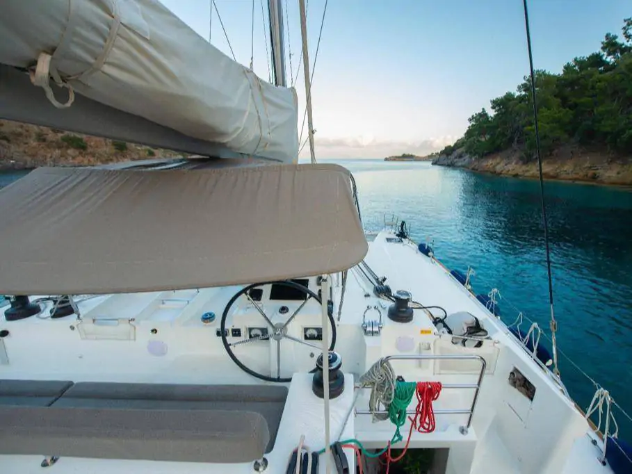 Göcek Muhafazakâr Katamaran Kiralama | Alkolsüz, Kadın Kaptanlı Lüks Tekne