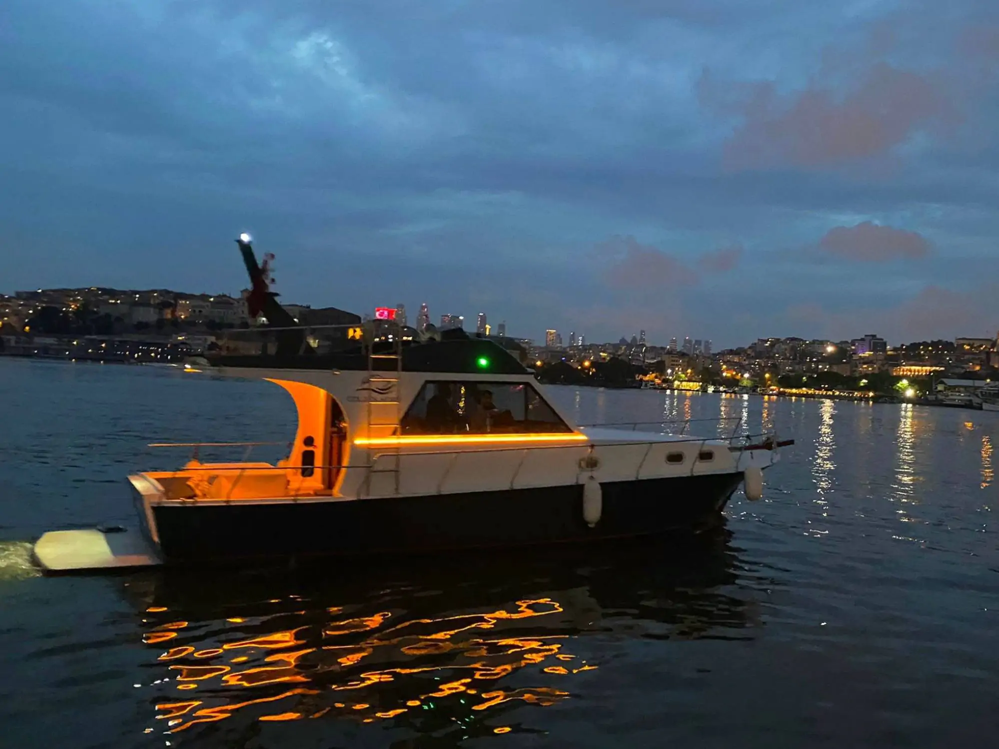 Boat Hire Istanbul - Privet Boat Trips For Families, Couples and Friends