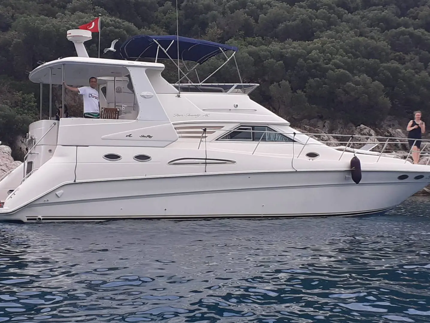 Antalya Balıkçı Barınağı Mavi Yolculuk Özel Motor Yat