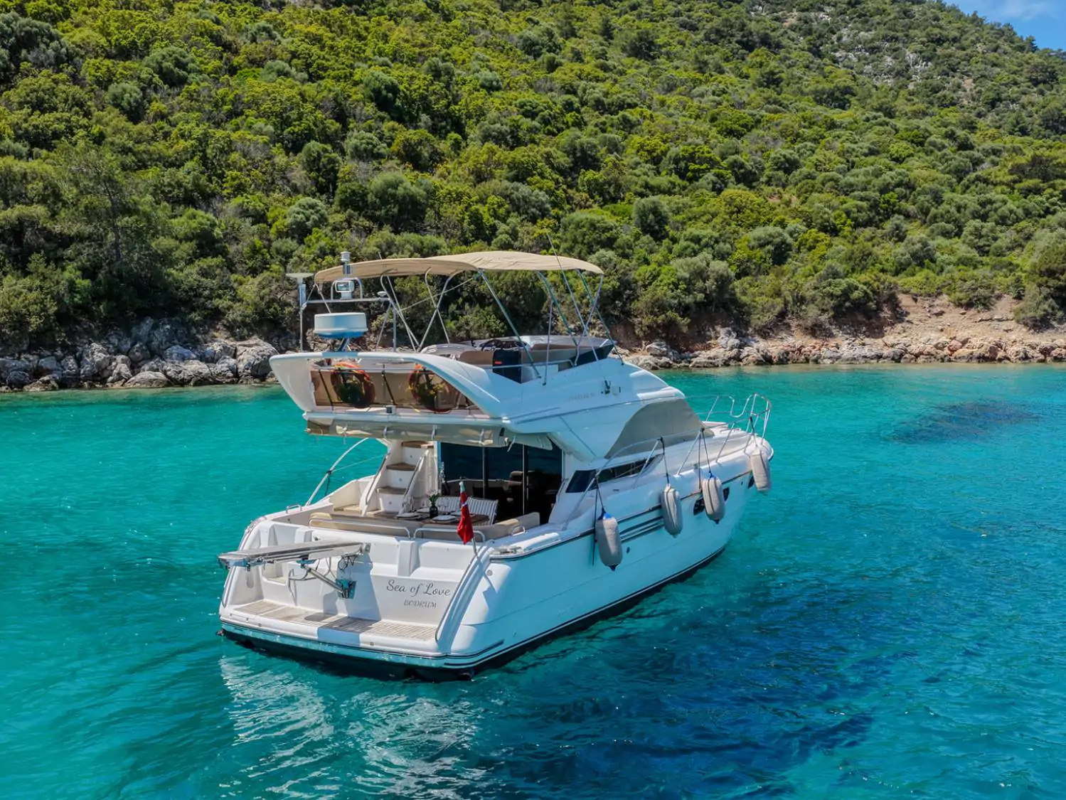 Bodrum Milta Marina Motoryat Kiralama | Günlük Tekne Turu ve 4 Kişilik Mavi Tur