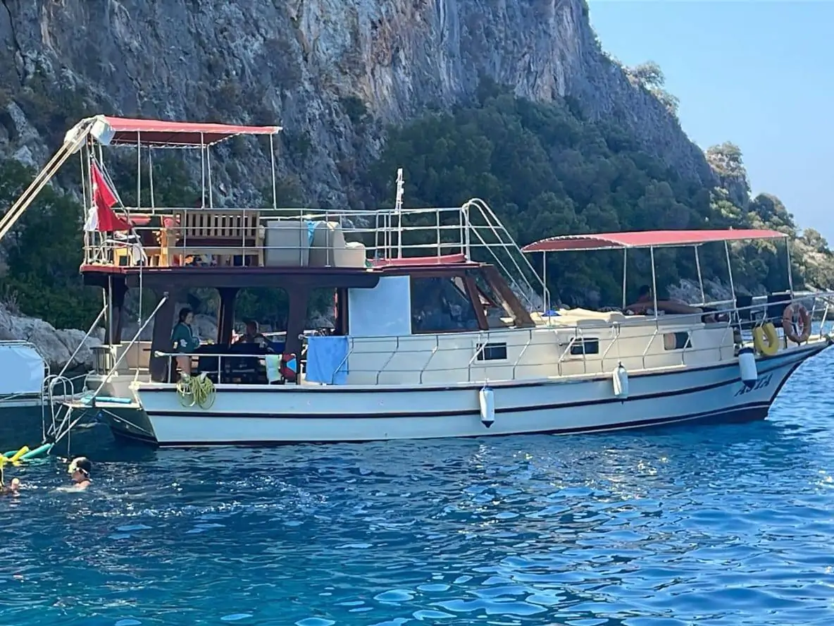 Fethiye 12 Kişilik Özel Tekne Turu | Günübirlik Tekne Kiralama