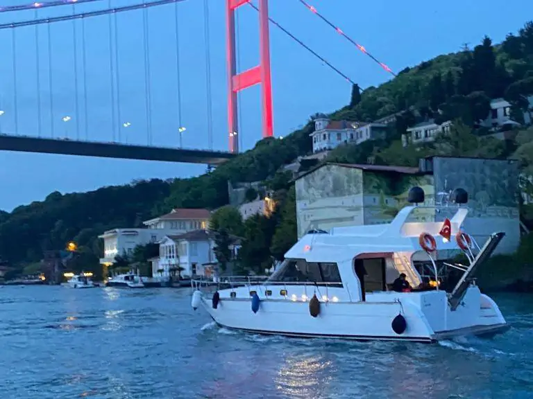 Daily Motor Yacht Charter in Istanbul