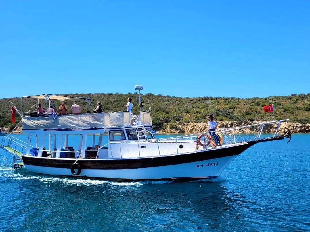 Çeşme Ildır Çıkışlı Özel Koy ve Ada Tekne Turu | 20 Kişilik Tekne