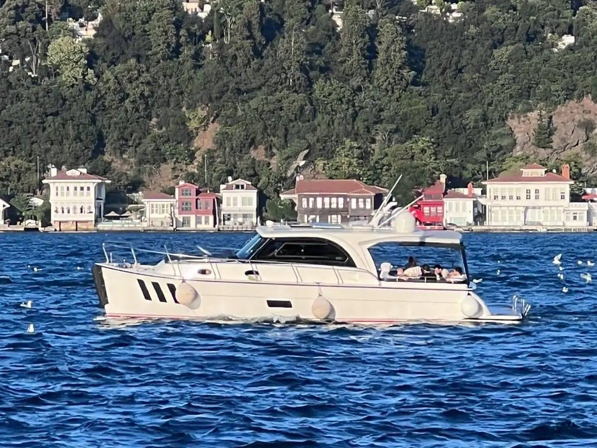Beykoz Motor Yacht Charter
