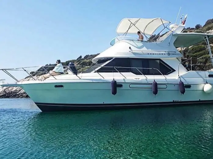 Motor Yacht Rental in Izmir Cesme